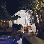 Sky - Bubble Tuscany Nel Ex Convento Delle Suore Glamping Carrara